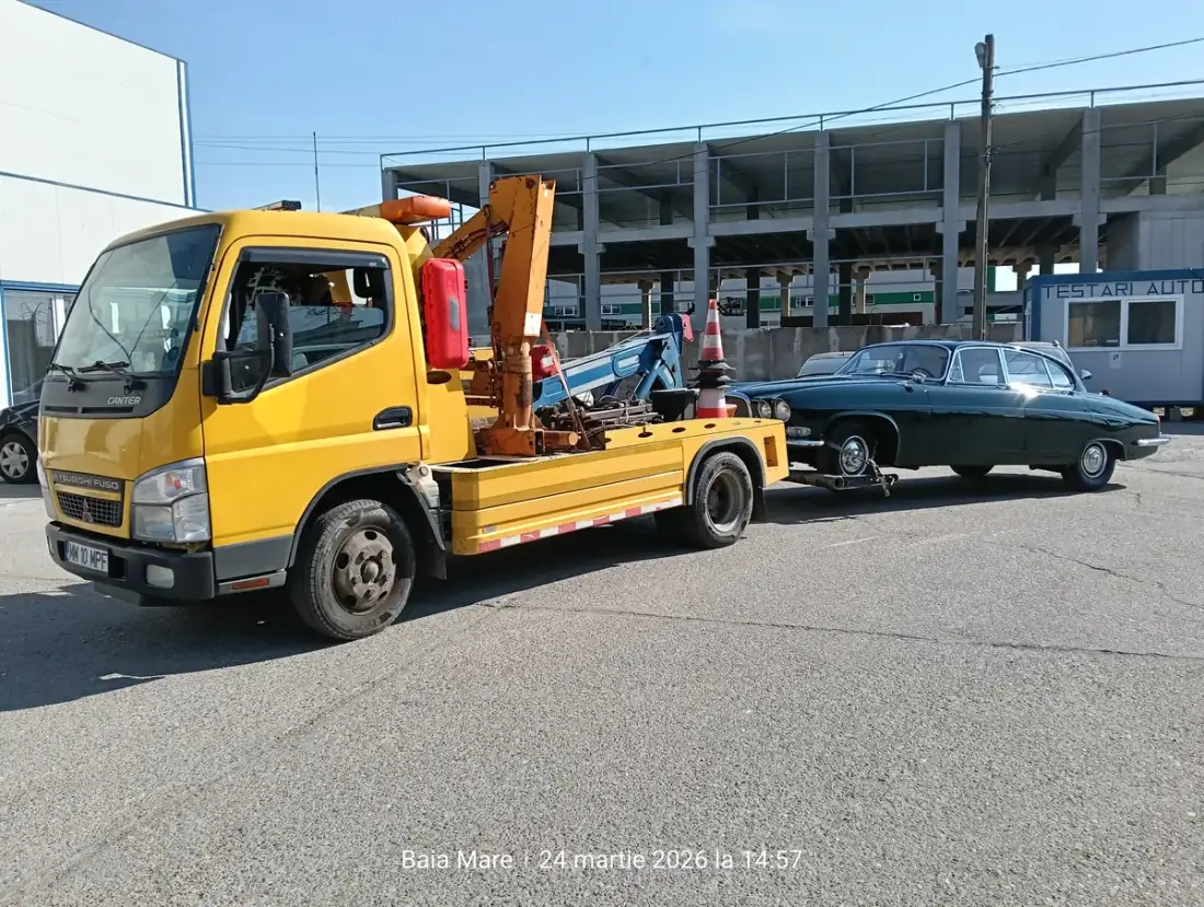 Vehicul transportat pe platformă